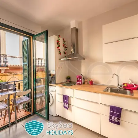 Skysea Holidays City Center Suites Malaga Exterior photo