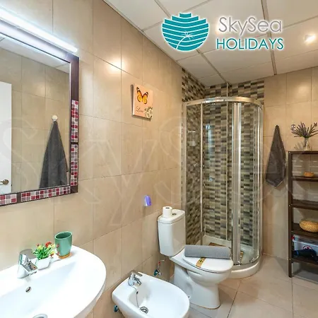 Skysea Holidays City Center Suites Malaga Exterior photo