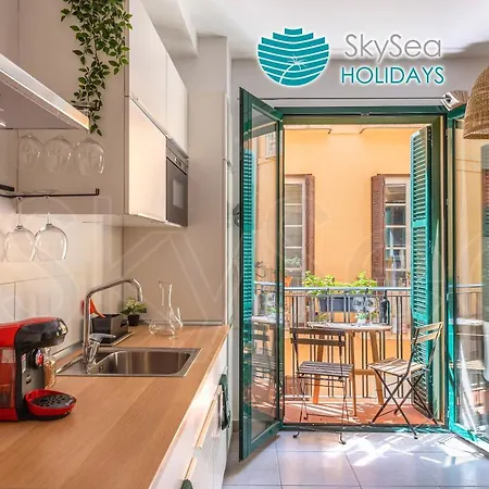Skysea Holidays City Center Suites Malaga Exterior photo