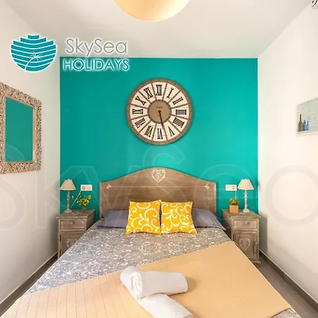 Skysea Holidays City Center Suites Malaga Exterior photo