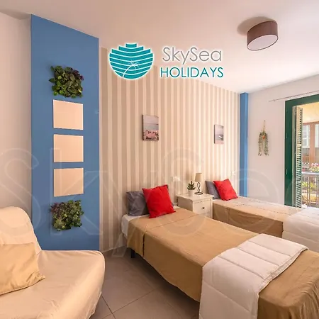 Skysea Holidays City Center Suites Malaga Exterior photo