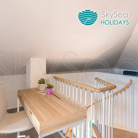 Skysea Holidays City Center Suites Malaga Exterior photo