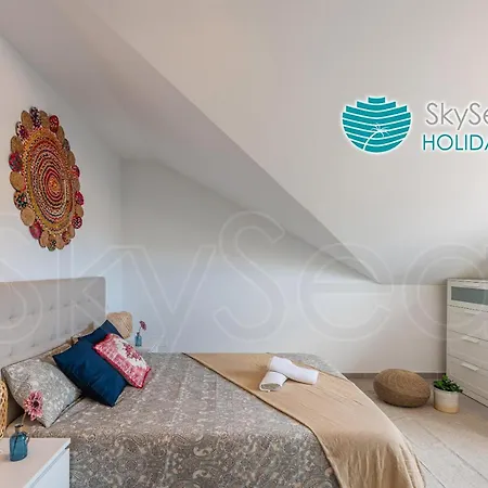 Skysea Holidays City Center Suites Malaga Exterior photo