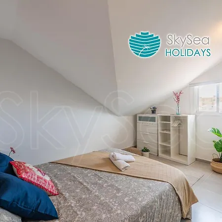 Skysea Holidays City Center Suites Malaga Exterior photo