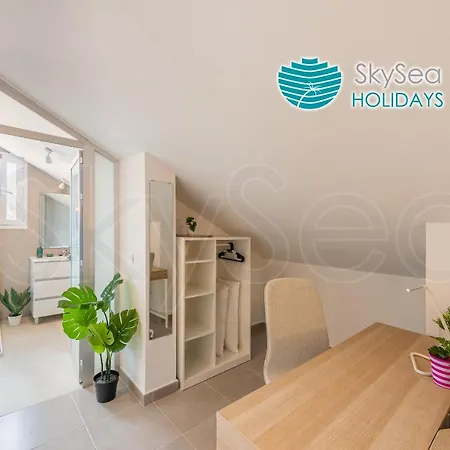 Skysea Holidays City Center Suites Malaga Exterior photo
