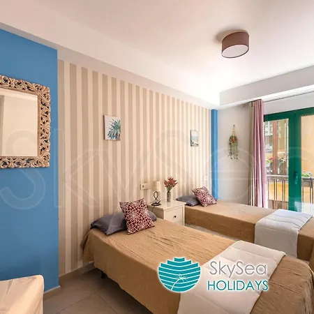 Skysea Holidays City Center Suites Malaga Exterior photo